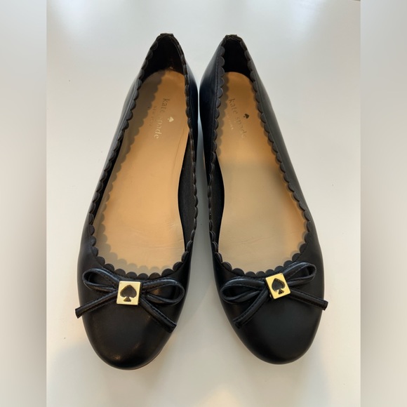 Kate Spade Women’s Black Leather Ballet Flat with Scalloped Edge Size 8M - Picture 3 of 7